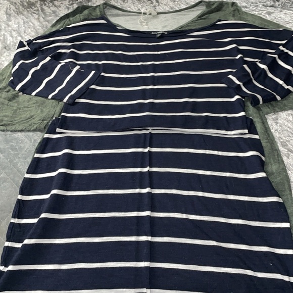 Bundle of three tunics, 2 striped and 1 marbled green. Size Medium - Picture 4 of 6